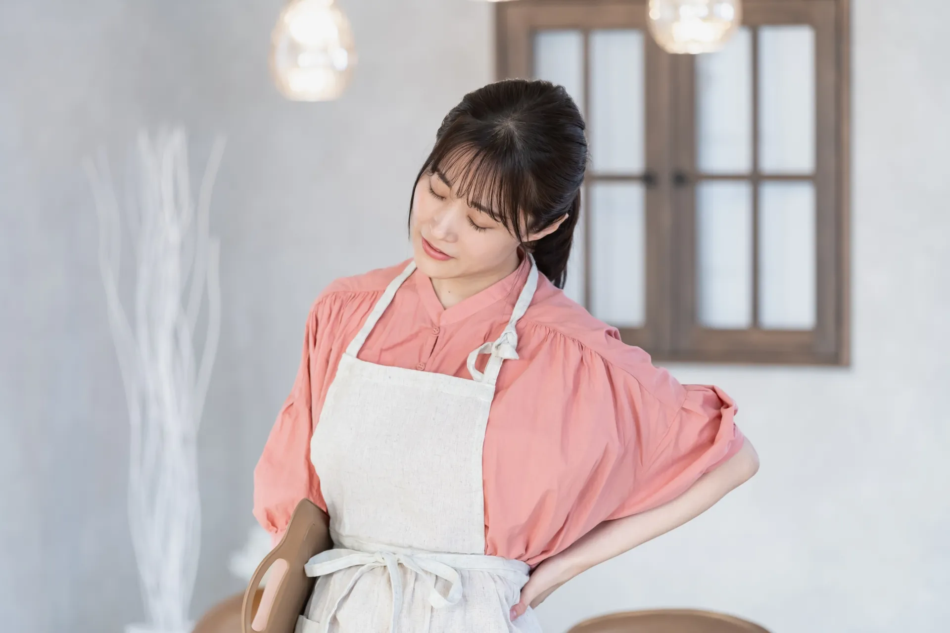 家事で疲れている女性